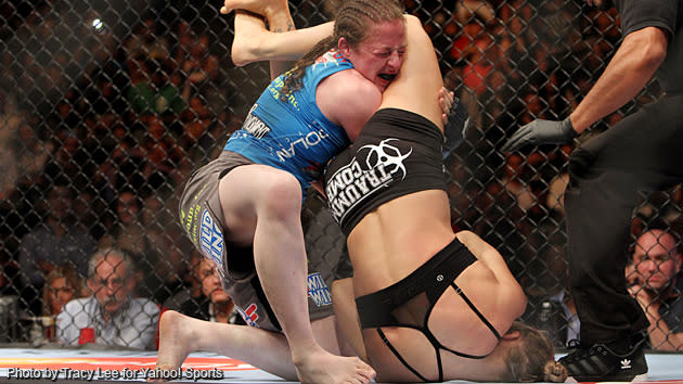 Ronda Rousey submits Sarah Kaufman in the main event on Saturday. (Credit: Tracy Lee for Y! Sports)