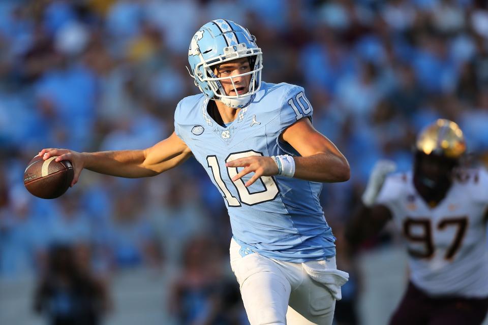 CHAPEL HILL, NC - SEPTEMBER 16: North Carolina Tar Heels Quarterback Drake Maye (10) throws the ball from the pocket during the college football game between the Minnesota Golden Gophers and the North Carolina Tar Heels on September 16, 2023, at Kenan Memorial Stadium in Chapel Hill, NC. (Photo by Lee Coleman/Icon Sportswire via Getty Images)