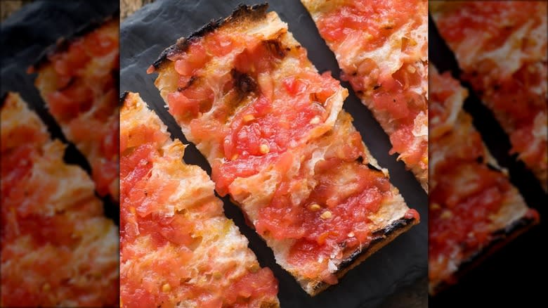 pan de cristal with tomatoes.