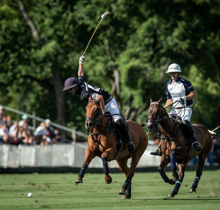 Algunas cosas cambiaron en estos tres años sin final del Abierto de Hurlingham en la cancha 1 del club: Ellerstina ya no usa camiseta negra, aunque Facundo Pieres sigue siendo el capitán; Pablo Mac Donough ya no juega por La Dolfina.