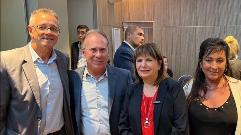 Ricardo Bianchini junto a Patricia Bullrich y Laura Machado