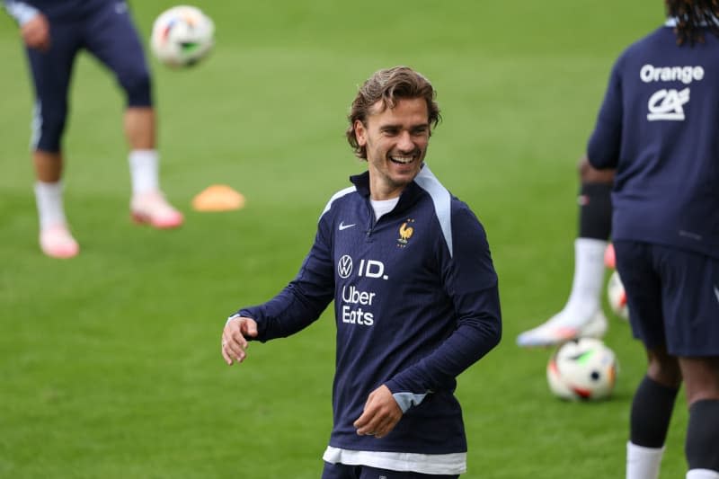 France's Antoine Griezmann in action during a training session for the team, as part of their preparations for the UEFA EURO 2024. Friso Gentsch/dpa