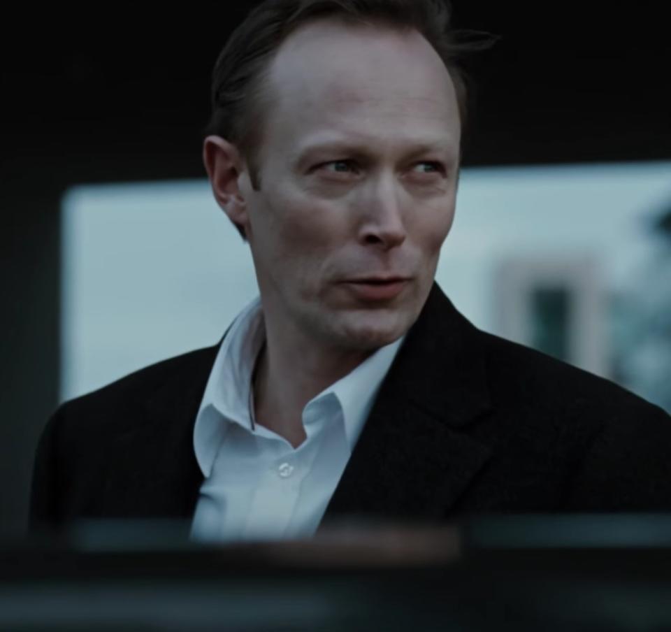 Lars Mikkelsen as Martin Vinge in the 2009 trailer for "Headhunter"