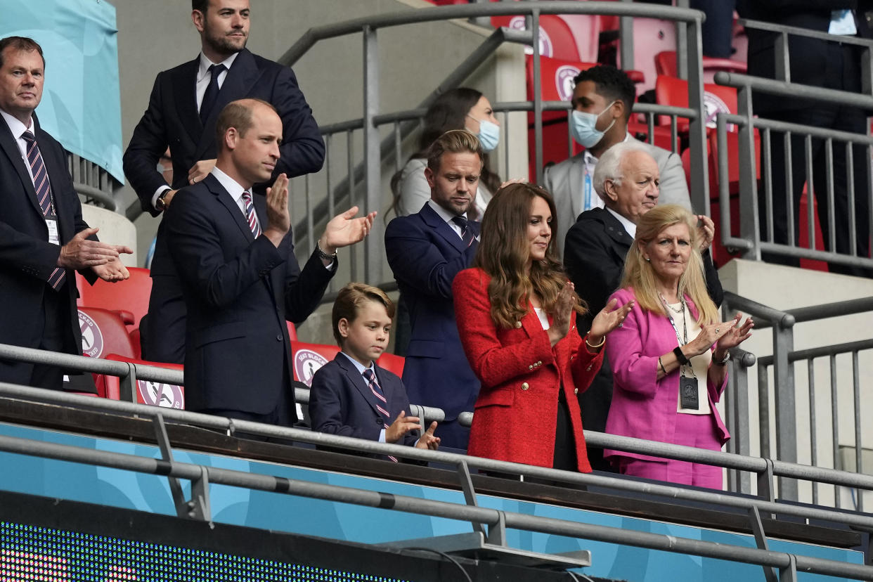 LONDON, ENGLAND - JUNE 29: Prince William, President of the Football Association along with Catherine, Duchess of Cambridge applaud prior to the UEFA Euro 2020 Championship Round of 16 match between England and Germany at Wembley Stadium on June 29, 2021 in London, England. (Photo by Frank Augstein - Pool/Getty Images)