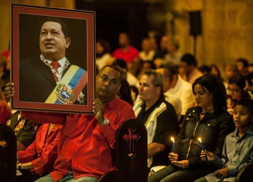 El presidente cubano, Raúl Castro, se reunió con los cuatro principales dirigentes venezolanos en La Habana, donde el mandatario Hugo Chávez convalece de su cuarta operación de cáncer, informó este domingo un comunicado oficial. (AFP | yamil lage)