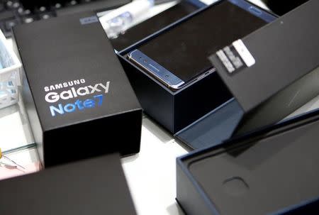 An exchanged Samsung Electronics' Galaxy Note 7 is seen at the company's headquarters in Seoul, South Korea, October 13, 2016. REUTERS/Kim Hong-Ji/Filess