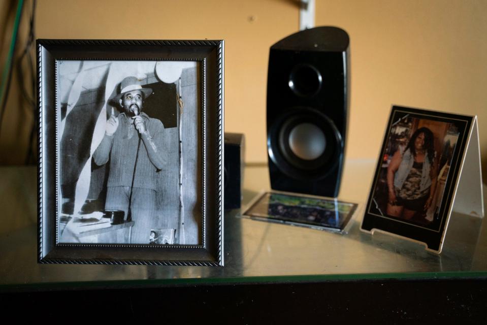 A photograph of Tenai Leali's father, James Leali, sits framed on a table inside of her living room in Detroit on Sept. 27, 2022.