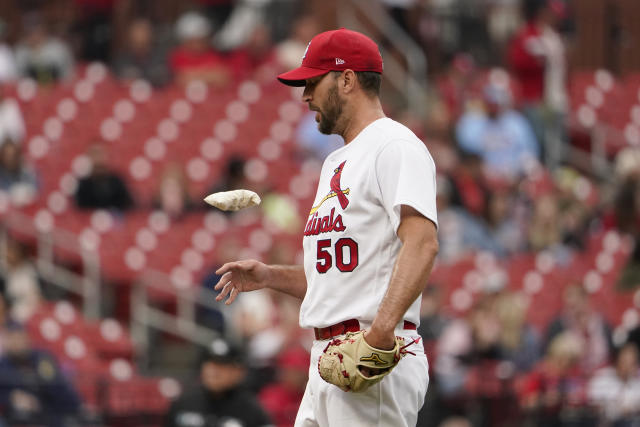 Hader earns 37th straight scoreless appearance as Brewers beat Cards