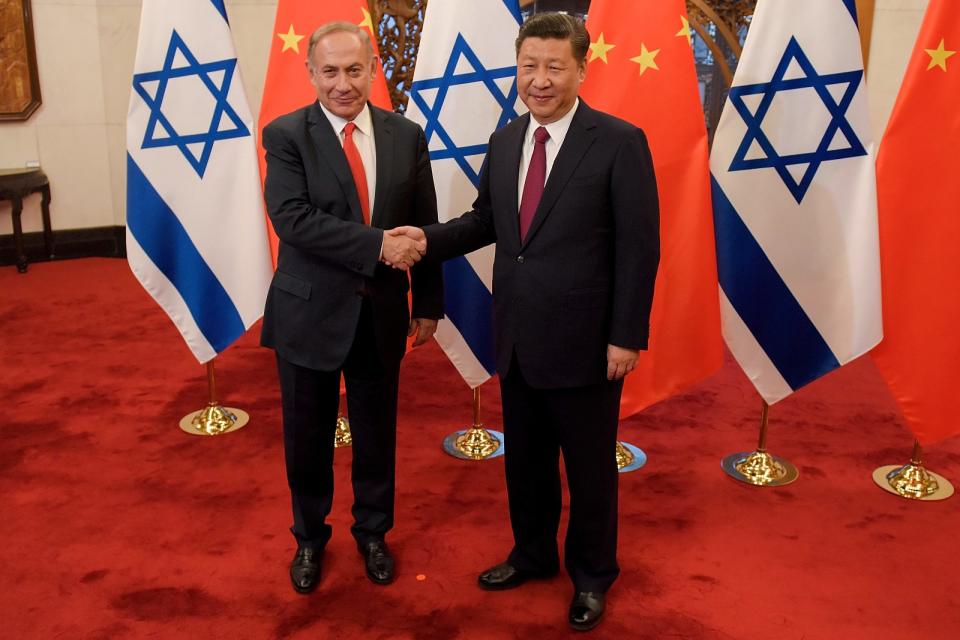 2017年3月21日，以色列總理納坦雅胡（左）訪中國，與中國國家主席習近平會面。美聯社