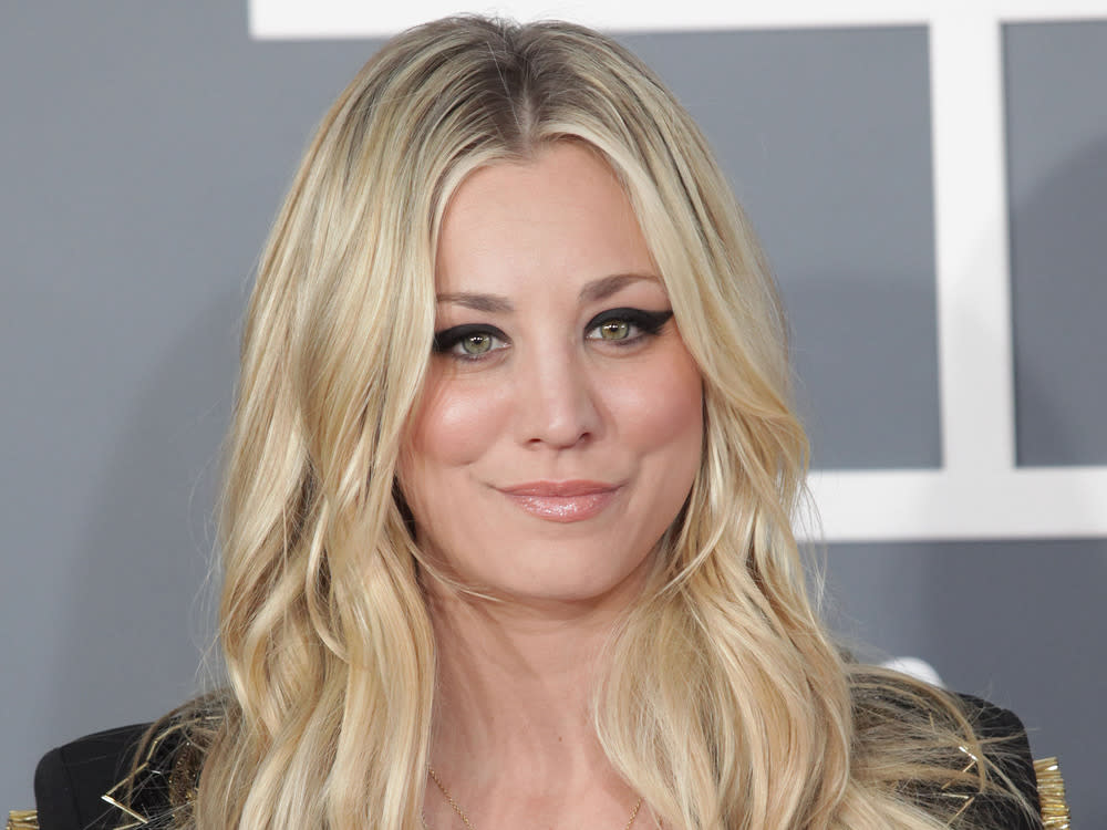 Kaley Cuoco auf dem roten Teppich (Bild: DFree/Shutterstock.com)