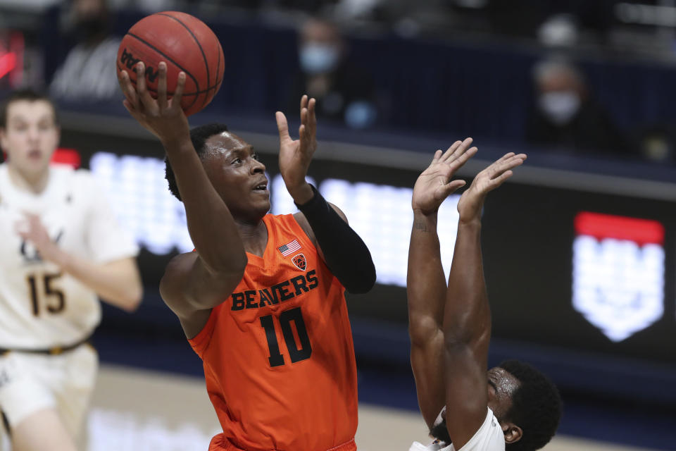 Oregon State guard Warith Alatishe shoots against California guard Makale Foreman during the first half of an NCAA college basketball game in Berkeley, Calif., Thursday, Feb. 25, 2021. (AP Photo/Jed Jacobsohn)