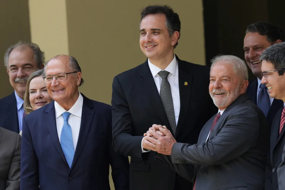 Em busca de votos dos indecisos, Governo Lula oferece cargos de segundo escal&#xe3;o para a reelei&#xe7;&#xe3;o de Rodrigo Pacheco &#xe0; presid&#xea;ncia do Senado. (AP Photo/Eraldo Peres)