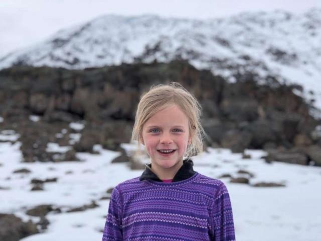 Tiene 7 años y ha hecho historia al convertirse en la persona más joven escala el Monte Kilimanjaro: encantaba la idea de estar más de su padre el