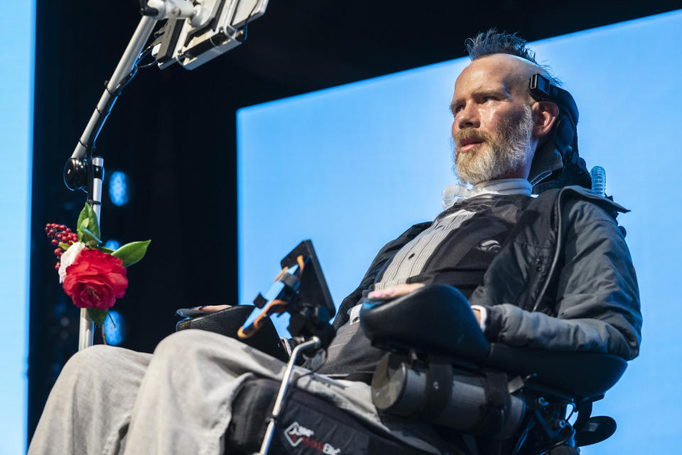 NEW ORLEANS, LOUISIANA - MAART 12: Voormalig NFL-speler Steve Gleason spreekt op het podium tijdens het Answer ALS en Team Gleason Game Changer Gala in het Hyatt Regency New Orleans op 12 maart 2022 in New Orleans, Louisiana. (Foto door Erika Goldring/Getty Images)