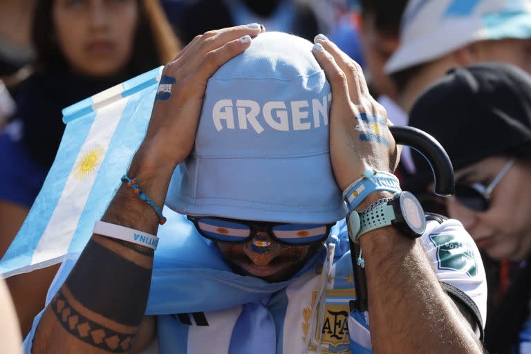 Tristeza argentina tras la derrota en el primer partido del Mundial Qatar 2022