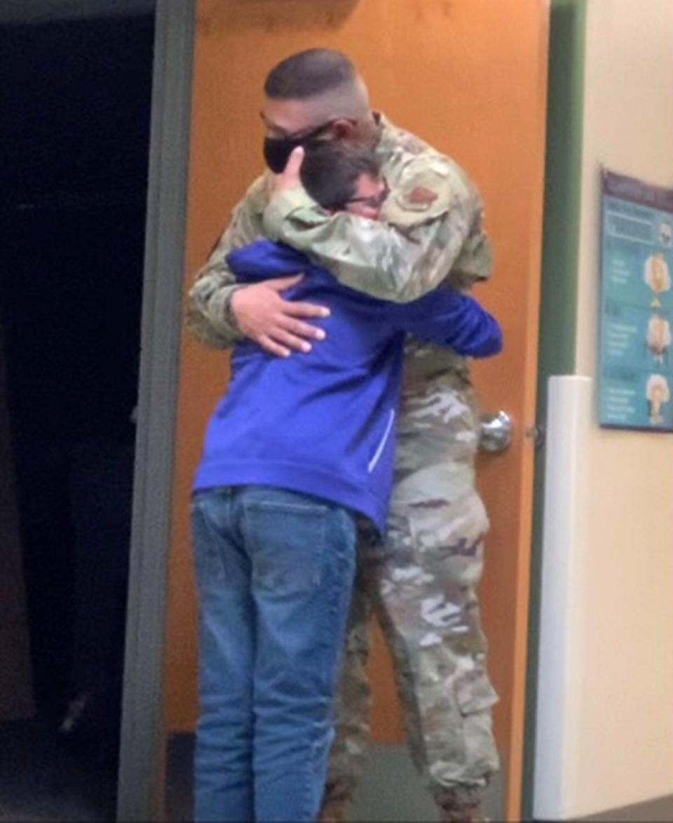 military dad surprises kid