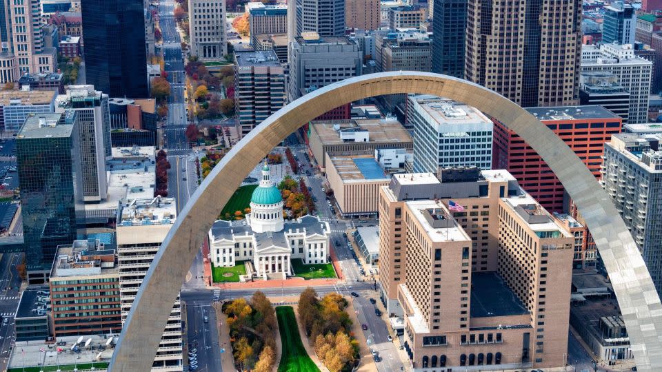 Downtown St. Louis and the Gateway Arch - Art Wager/iStockphoto