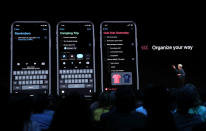 Come già ampiamente preannunciato, con iOS 13 si apre alla modalità notturna alias dark mode. A differenza di quanto visto finora con la possibilità soltanto di invertire i colori, qui si tratta di una funzione nativa che può essere attivata direttamente dal centro di controllo. Sarà più confortevole la visuale quando la luce naturale è scarsa e si ottimizzeranno i consumi sugli schermi oled dove i pixel si possono spegnere per produrre il nero. (Getty Images)