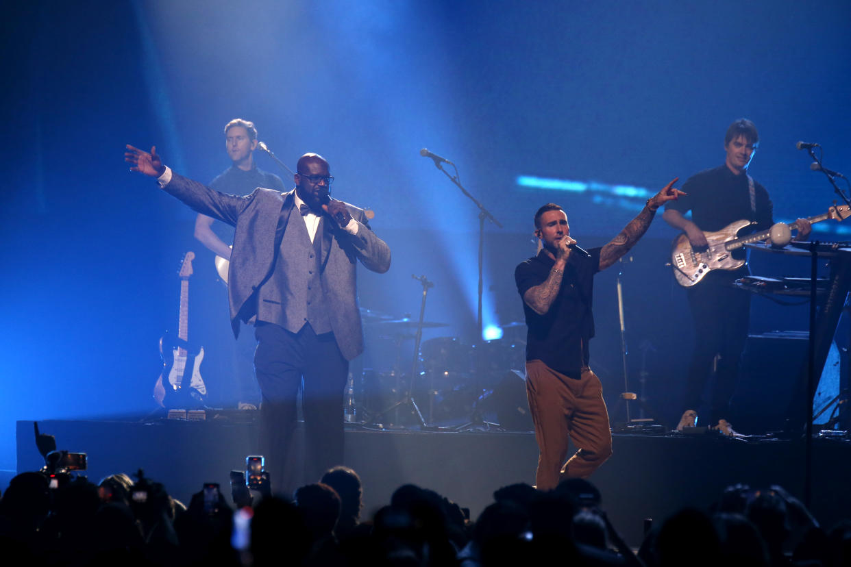 LAS VEGAS, NEVADA - OCTOBER 01: Shaquille O'Neal (2nd L) performs with (L-R) Guitarist Mickey Madden, singer Adam Levine and bassist Sam Farrar of Maroon 5 during The Event hosted by the Shaquille O'Neal Foundation at MGM Grand Garden Arena on October 01, 2022 in Las Vegas, Nevada. (Photo by Gabe Ginsberg/Getty Images for The Shaquille O'Neal Foundation)