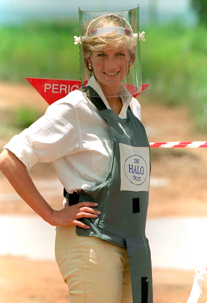 HUAMBO, ANGOLA - JANUARY 15: Diana, Princess Of Wales, Visiting Mined Areas Being Cleared By The Charity Halo In Huambo, Angola, Wearing Protective Body Armour And A Visor. (Photo by Tim Graham/Getty Images)