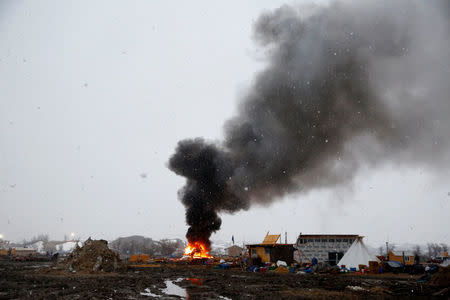 A building burns after it was set alight by protesters preparing to evacuate the main opposition camp against the Dakota Access oil pipeline near Cannon Ball, North Dakota, U.S., February 22, 2017. REUTERS/Terray Sylvester