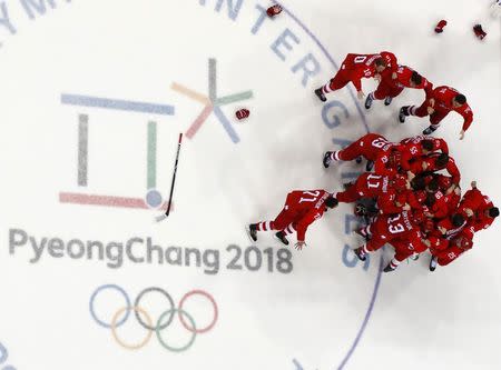 Ice Hockey - Pyeongchang 2018 Winter Olympics - Men's Final Match - Olympic Athletes from Russia v Germany - Gangneung Hockey Centre, Gangneung, South Korea - February 25, 2018 - Olympic Athletes from Russia celebrate victory. REUTERS/Brian Snyder