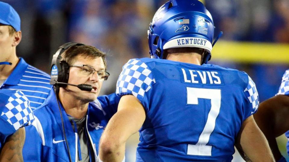 Kentucky Wildcats offensive coordinator Rich Scangarello talks with quarterback Will Levis (7) during football game against Mississippi State at Kroger Field in Lexington, Ky., Saturday, Oct. 15, 2022.