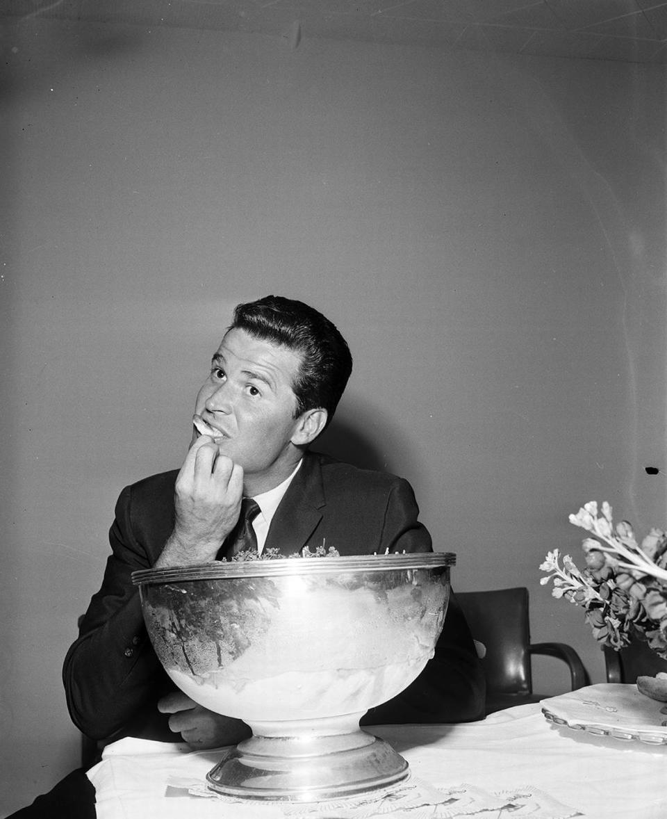 Feb. 17, 1959: “James Garner, better known as “Maverick” in the television series, flashes an oversized key given him by Fort Worth Mayor Thomas McCann as the actor visited here. Margie Ward, mail clerk at the Hotel Texas, saw that Garner got plenty of official attention during his stay.” Fort Worth Star-Telegram archives/UT Arlington Special Collections