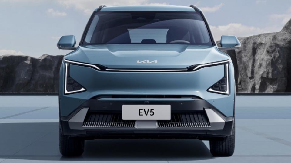EV5整體外觀甚至是內裝設計與EV9十分相像。(圖片來源/ Kia)