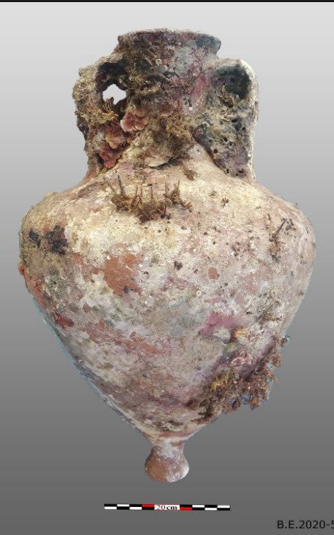 One of the amphorae found off the island of Kasos - Hellenic Ministry of Culture