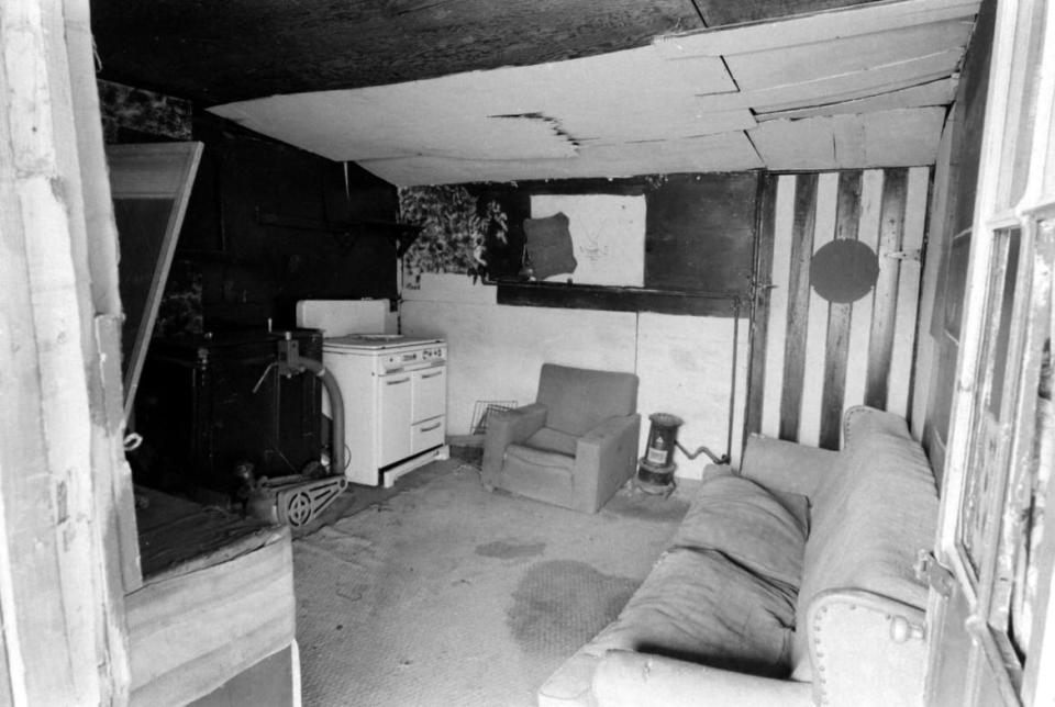 <div class="inline-image__caption"><p>"Interior view of a living room at the Spahn Ranch, Los Angeles County, California, August 29, 1969. The ranch, setting for the filming of Hollywood Westerns, was home to (eventually) convicted murderer Charles Manson and his followers from mid 1968 until their arrest in October 1969."</p></div> <div class="inline-image__credit">Ralph Crane/Getty</div>