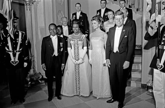 Ivory Coast President Felix Houphouet-Boigny (1905 - 1993) and Marie-Therese Houphouet-Boigny, with First Lady Jacqueline Kennedy (1929 - 1994) and US President John F Kennedy (1917 - 1963) as they stand in front of the White House's Grand Staircase prior to a State Dinner, Washington D.C., May 22, 1962. <span class="copyright">Arnie Sachs—CNP/Getty Images</span>