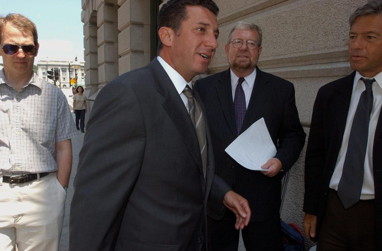 Artin Coloian, center, Mayor Vincent A. Cianci's chief of staff, was acquitted of bribery and conspiracy charges in the Plunder Dome investigation.