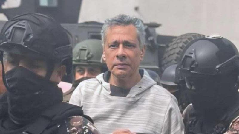 Jorge Glass tras ser detenido