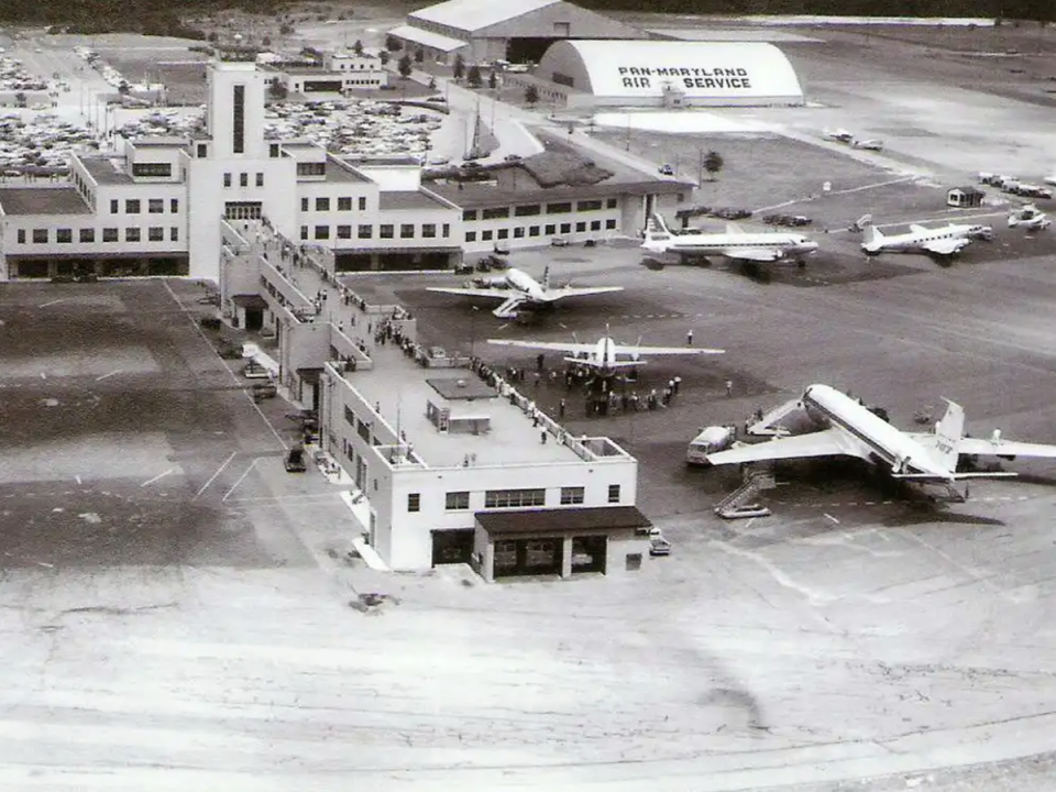 Friendship International Airport in Maryland, now known as BWI Airport, featured a large outdoor observation deck for the public when it opened in 1950 (BWI Airport)