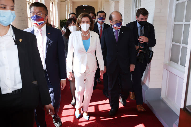 美國聯邦眾議院議長裴洛西（Nancy Pelosi）2日晚間率團抵台訪問，今天上午拜會立法院，並與立法院副院長蔡其昌及朝野黨團總召會談。（中央社）