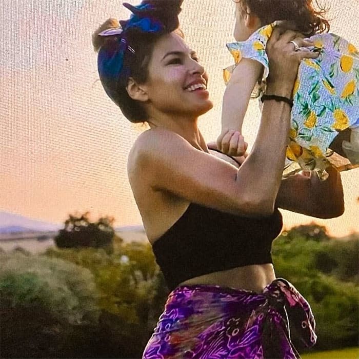 Eva Mendes con su hija