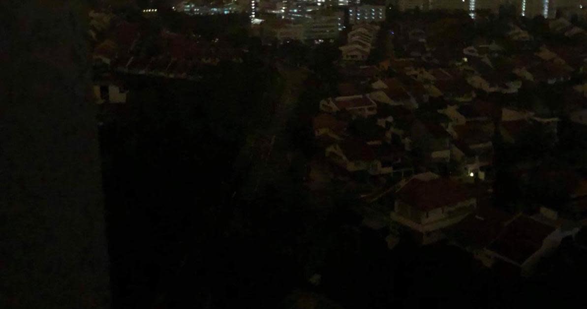 A blackout was reported by a resident in the vicinity of Ang Mo Kio Ave 1 and Ave 2 on 18 September 2018 at around 1.30am. PHOTO: Ian Yeo