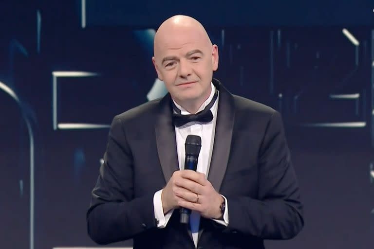 El presidente de FIFA, Gianni Infantino, habla durante la ceremonia de los premios The Best