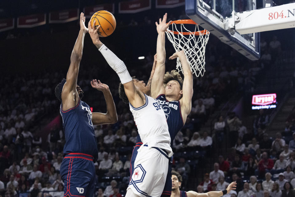 Richmond guard Jordan King (2) tries to dunk as Dayton forwards DaRon Holmes II (15) and Petras Padegimas (12) defend during the first half of an NCAA college basketball game on Saturday, Jan. 27, 2024 in Richmond, Va. (AP Photo/Shaban Athuman)