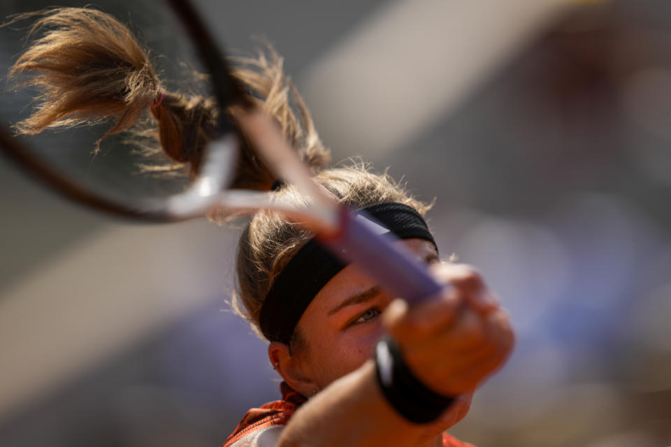 Karolina Muchova of the Czech Republic plays a shot against Aryna Sabalenka of Belarus during their semifinal match of the French Open tennis tournament at the Roland Garros stadium in Paris, Thursday, June 8, 2023. (AP Photo/Thibault Camus)