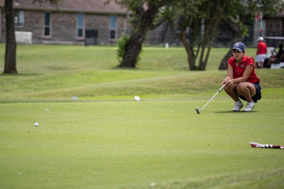 Veterans Memorial's Kieli Saenz competes in the District 29-5A golf tournament at River Hills Country Club on March 28 2023, in Corpus Christi, Texas.