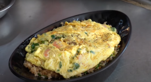 台式蛋炒飯 | Taiwanese egg fried rice (Screenshot taken from <span><a href="https://www.youtube.com/channel/UCH3aos_uf4pGHbkANSbceEg" rel="nofollow noopener" target="_blank" data-ylk="slk:Terry Films;elm:context_link;itc:0;sec:content-canvas" class="link ">Terry Films</a> </span>video)