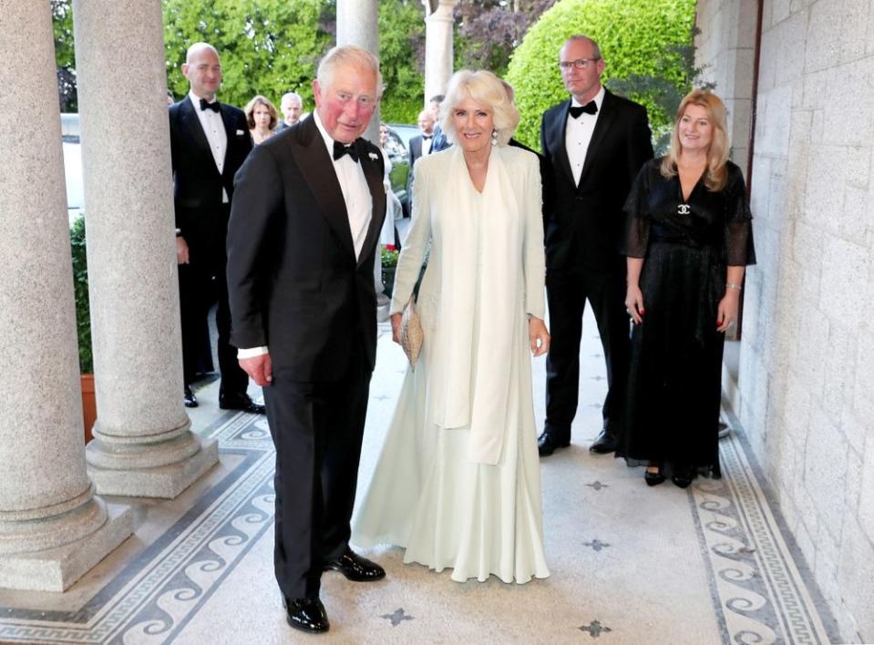 Prince Charles Wears Yarmulke to Ireland Synagogue