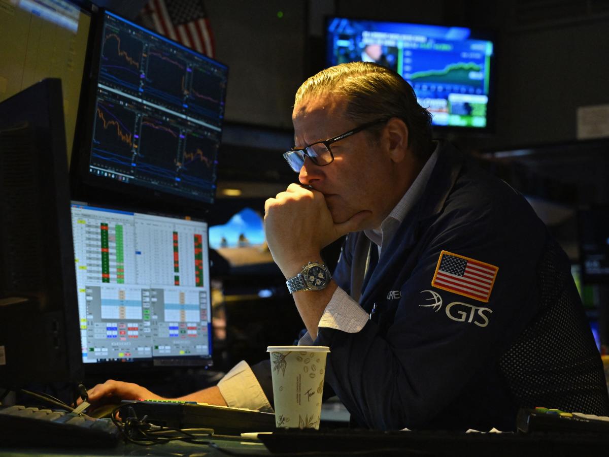 Dow Jones Falls 533 Points as Tech Rout Spreads to Broader Market