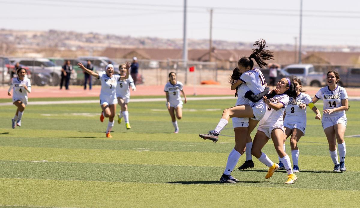 UIL Soccer Playoffs Bi District Recap Burges Girls Upset Del Valle In   Caf1723ec188e75de20a9aded056ffa3