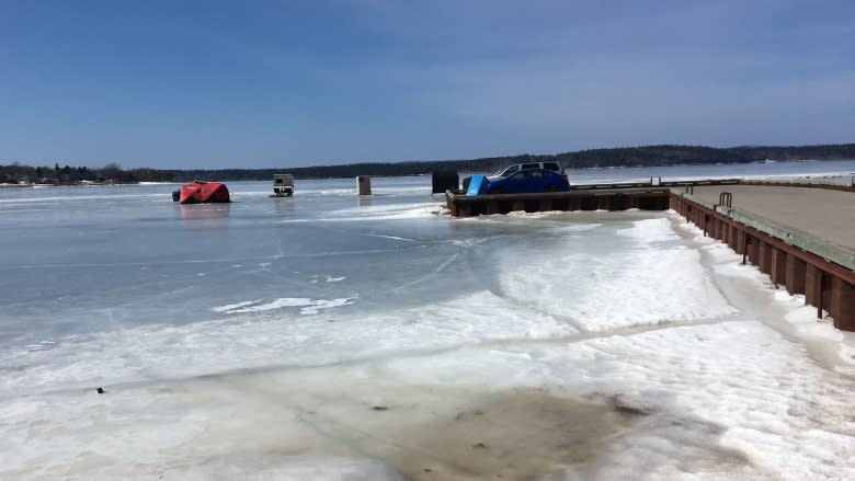 Pack up the shack, province tells ice fishermen