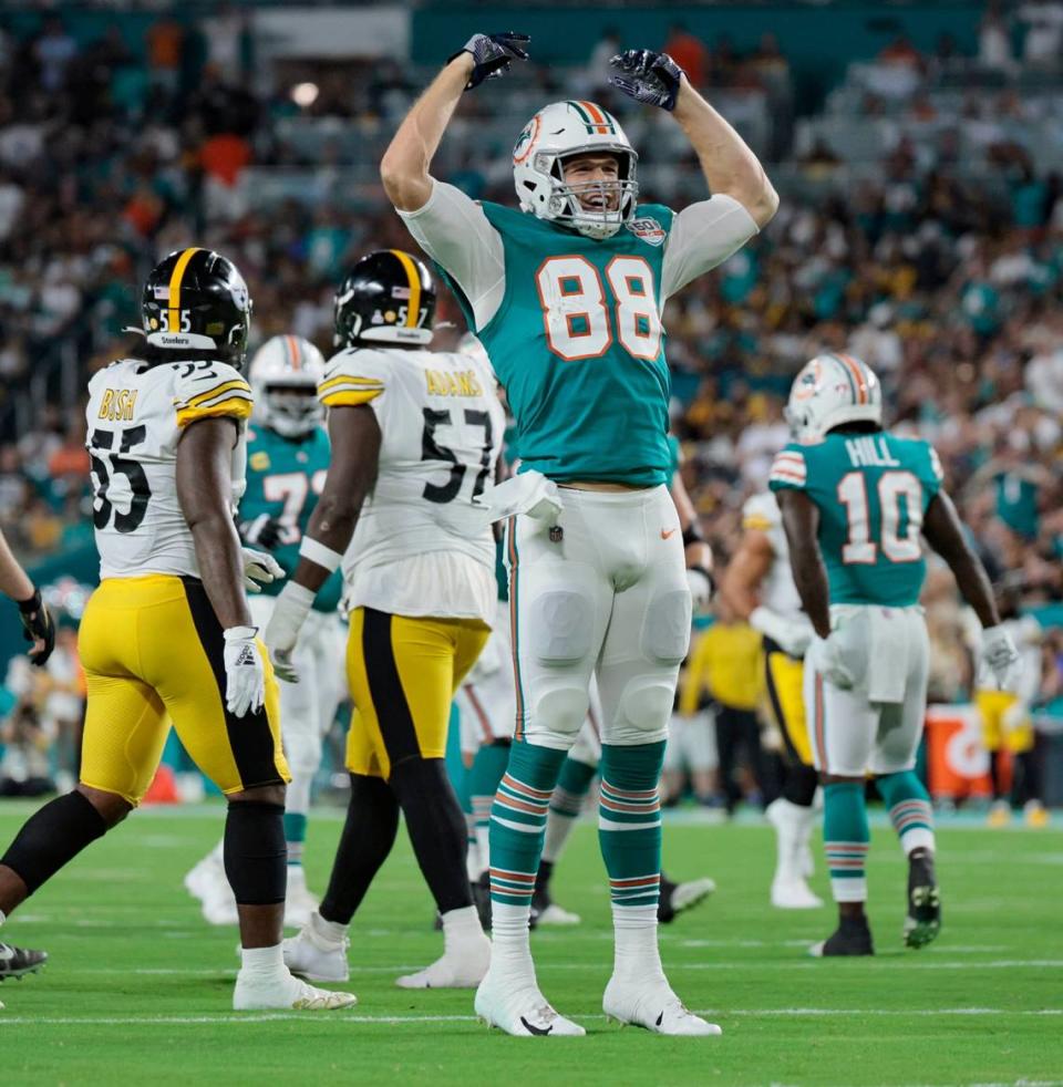 Miami Dolphins tight end Mike Gesicki (88) reacts after a first down reception in the first quarter against the Pittsburgh Steelers at Hard Rock Stadium in Miami Gardens on Sunday, October 23, 2022.