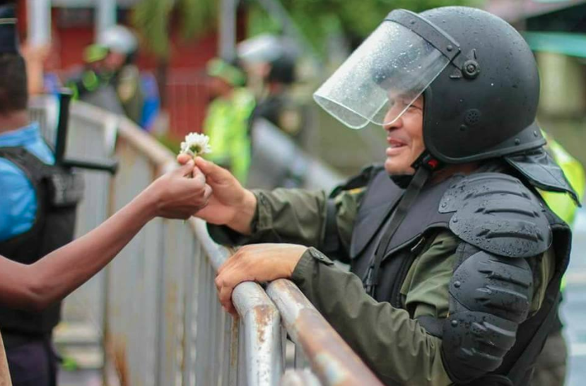 <p>Un grupo de élite denominado ‘Cobra’ y la escala básica de la Policía Nacional (PN) de Honduras anunciaron su rechazo a actuar contra los manifestantes en las calles. </p>