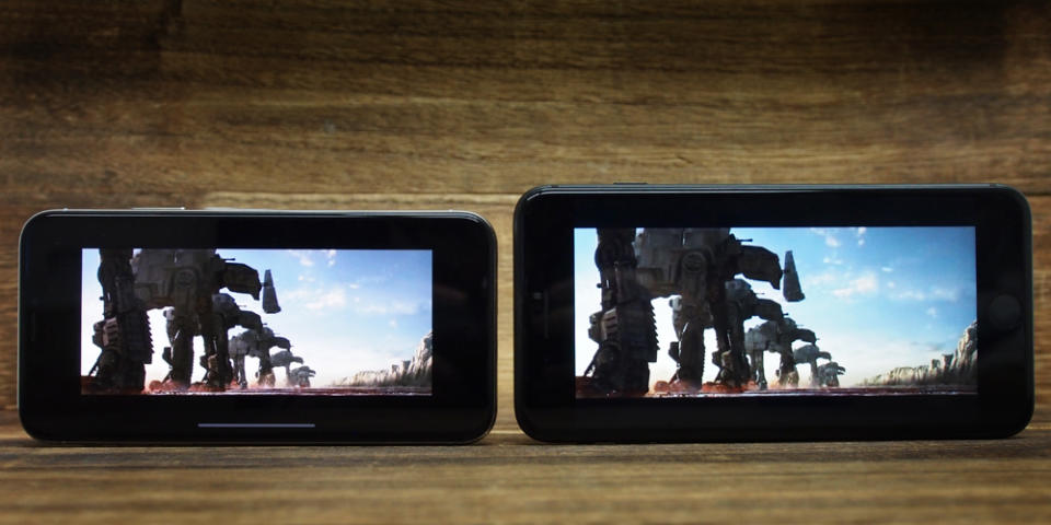 Despite the trailer for The Last Jedi being in 21:9 aspect ratio, which is very close to the 19.5:9 display of the iPhone X, it plays with black borders all the way around it. In fact, the borders are thicker than the physical bezels on the 8 Plus.